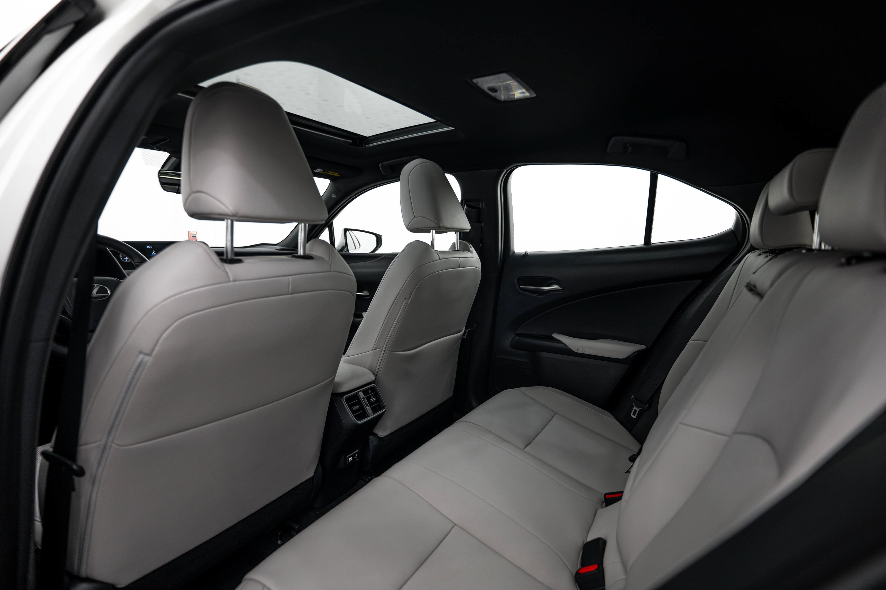 Used 2019 Eminent White Pearl Lexus UX 250h image 17