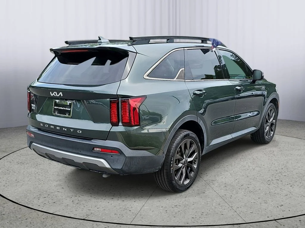 Used 2022 Green Kia X-Line EX image 3