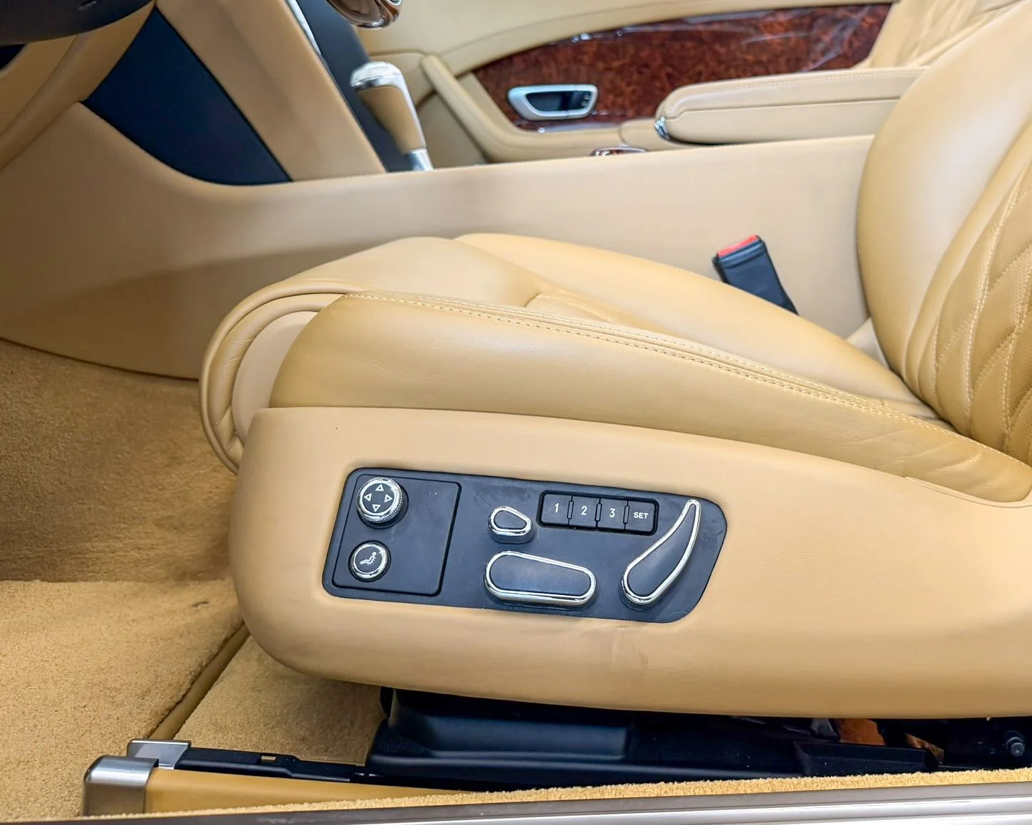 Used 2014 Black Bentley Base image 17