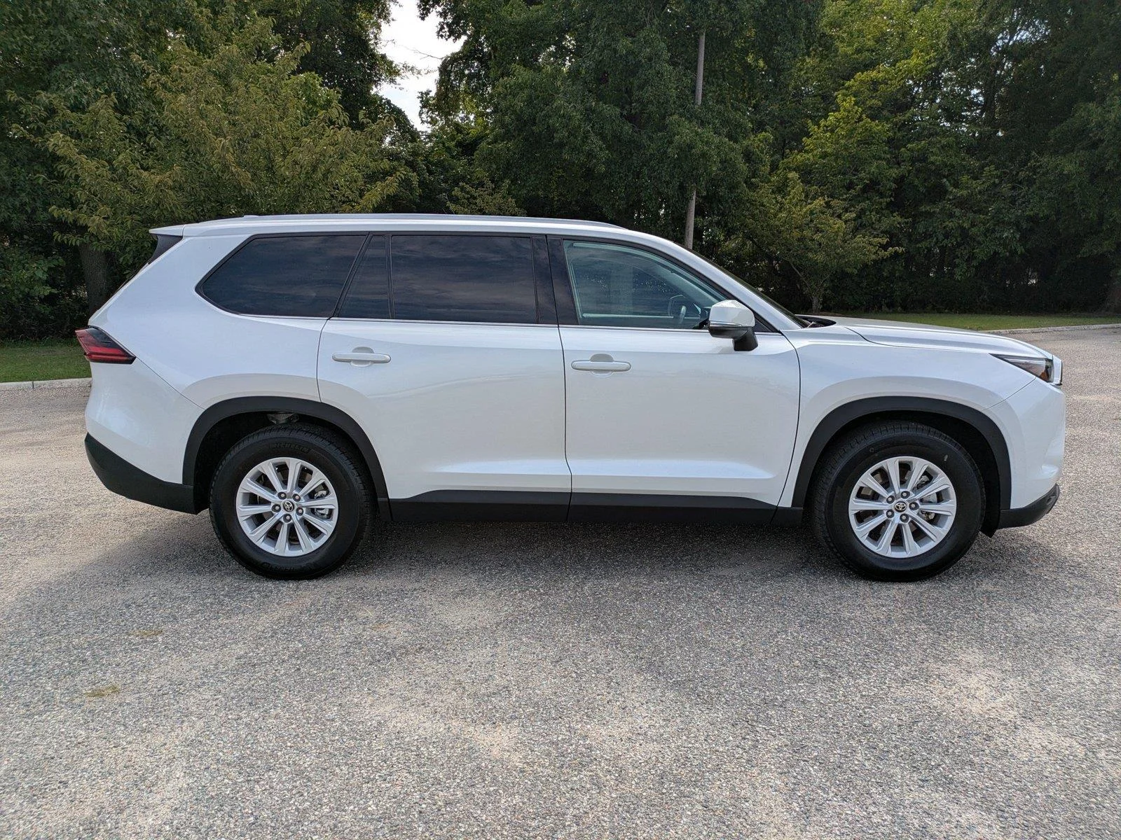Certified Used 2025 Wind Chill Pearl Toyota Hybrid XLE image 3