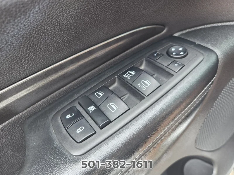 Used 2023 White DODGE SXT RWD image 30