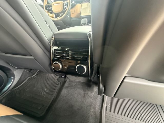 New 2026 Santorini Black Land Rover Dynamic SE image 17