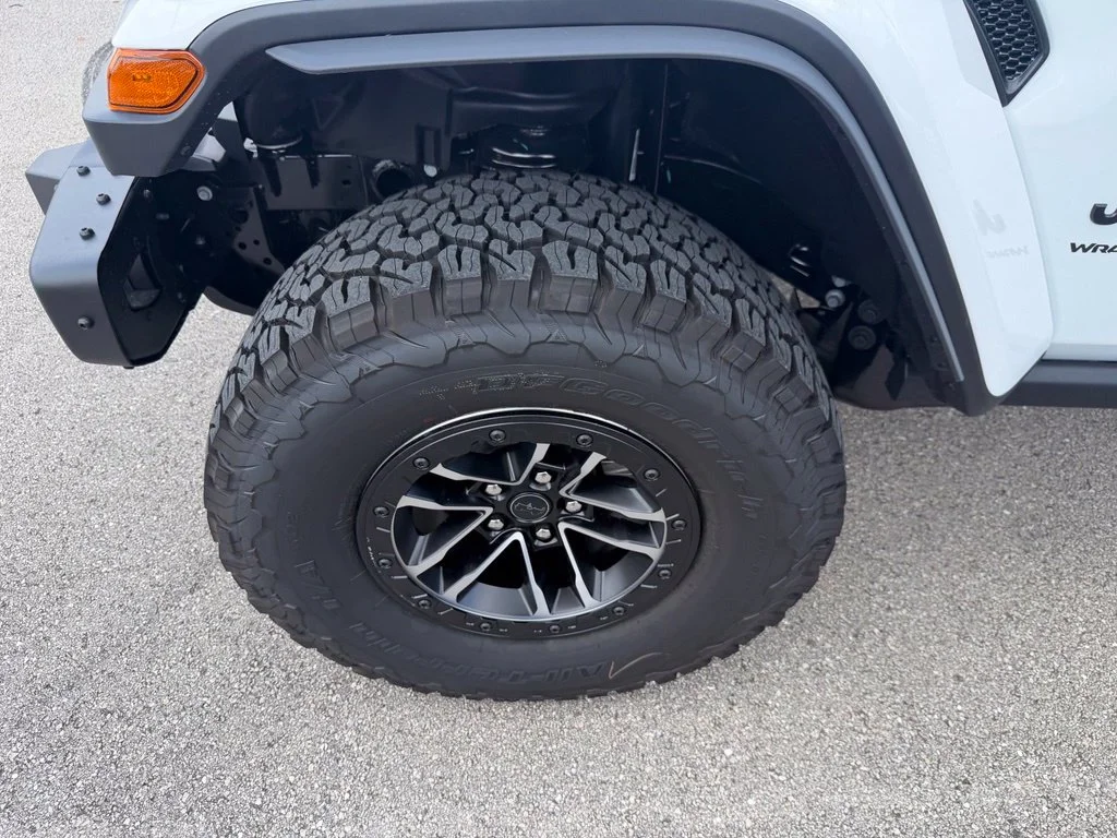 New 2027 Bright White Clear-Coat Paint Jeep Moab 392 image 35