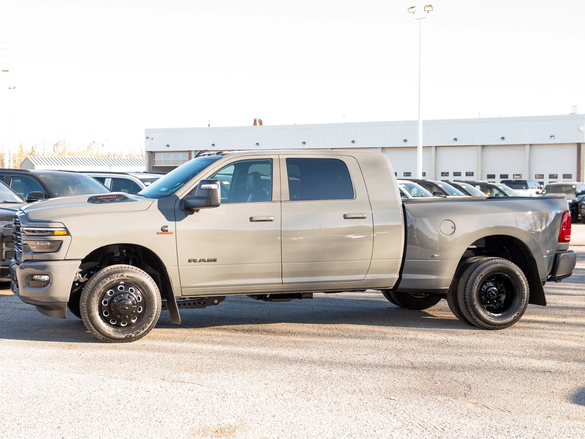 New 2027 Grey RAM Laramie Night* Mega Cab 4x4, Towing Tech Group, Rear Auto-Levelling Air Suspension image 4
