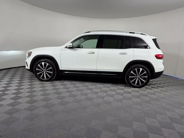 Used 2022  Mercedes-Benz GLB 250 image 5