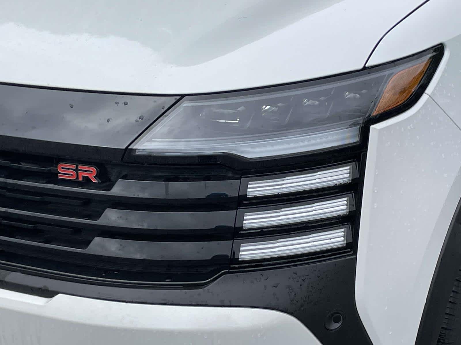 New 2026 Aspen White Tricoat/Super Black Nissan SR image 13