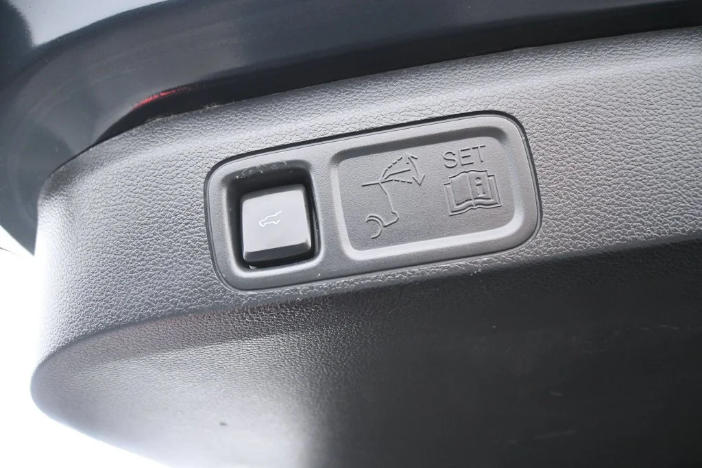Used 2024  Ford Platinum image 16