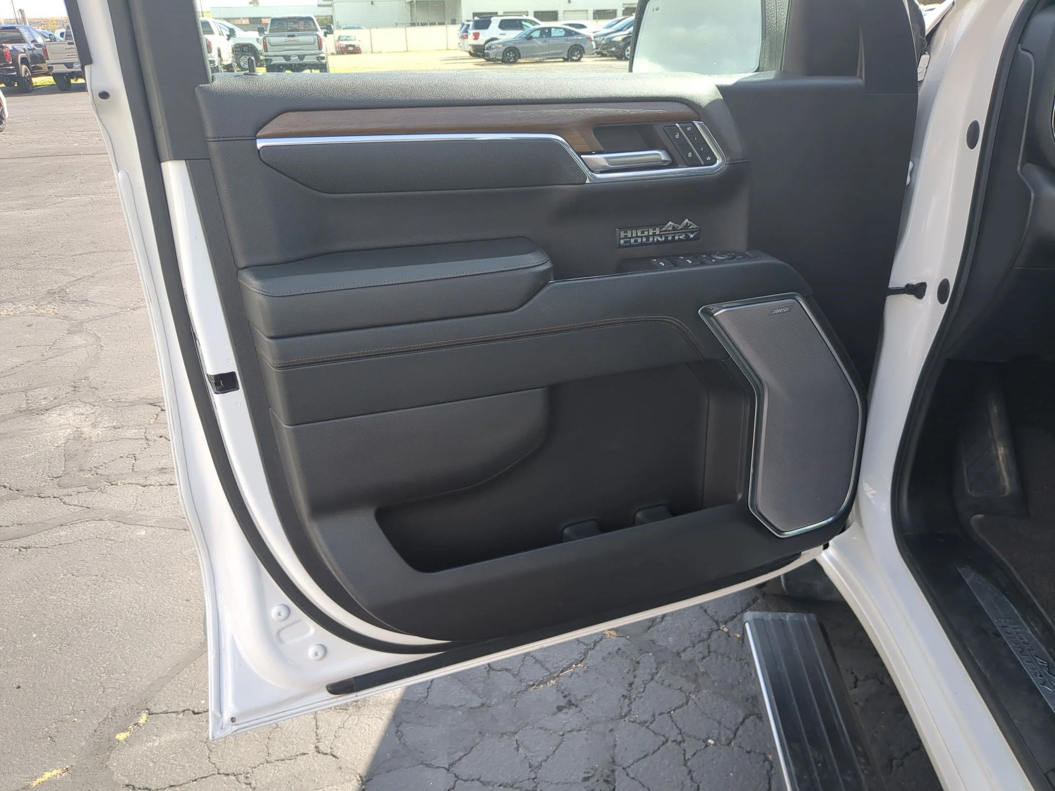 Used 2023 Iridescent Pearl Tricoat Chevrolet High Country image 11