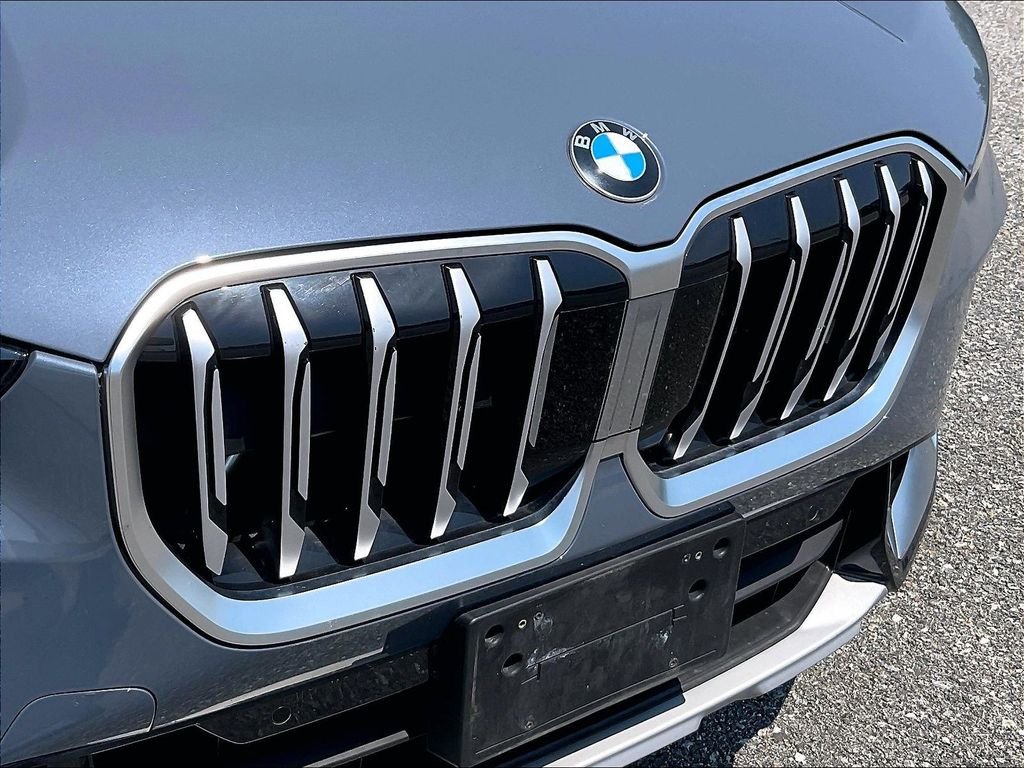 Used 2023 Gray BMW xDrive28i image 30