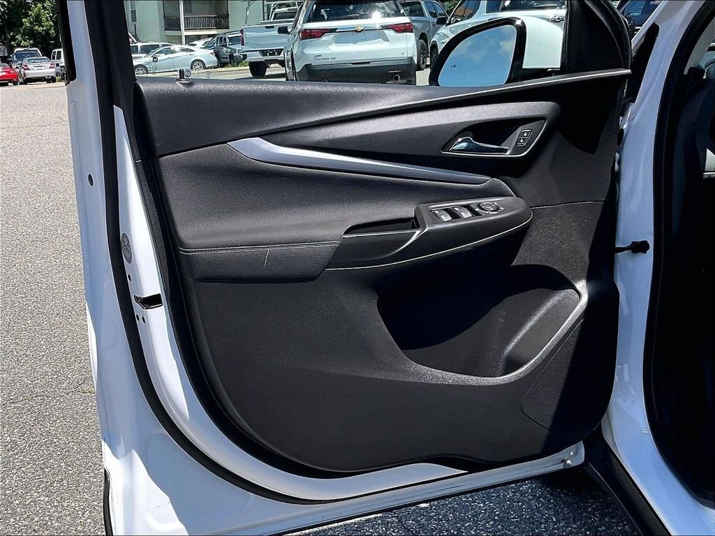 Used 2023 White Chevrolet LT image 9
