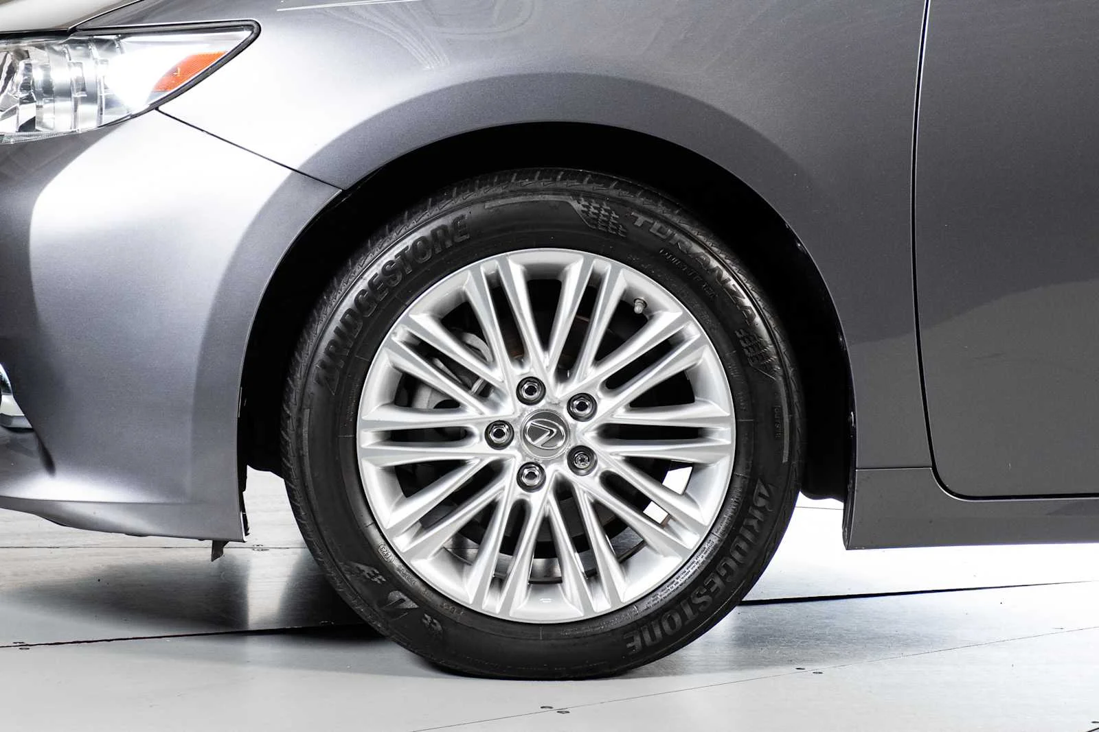 Used 2013 Nebula Gray Pearl Lexus 4dr Sdn image 12
