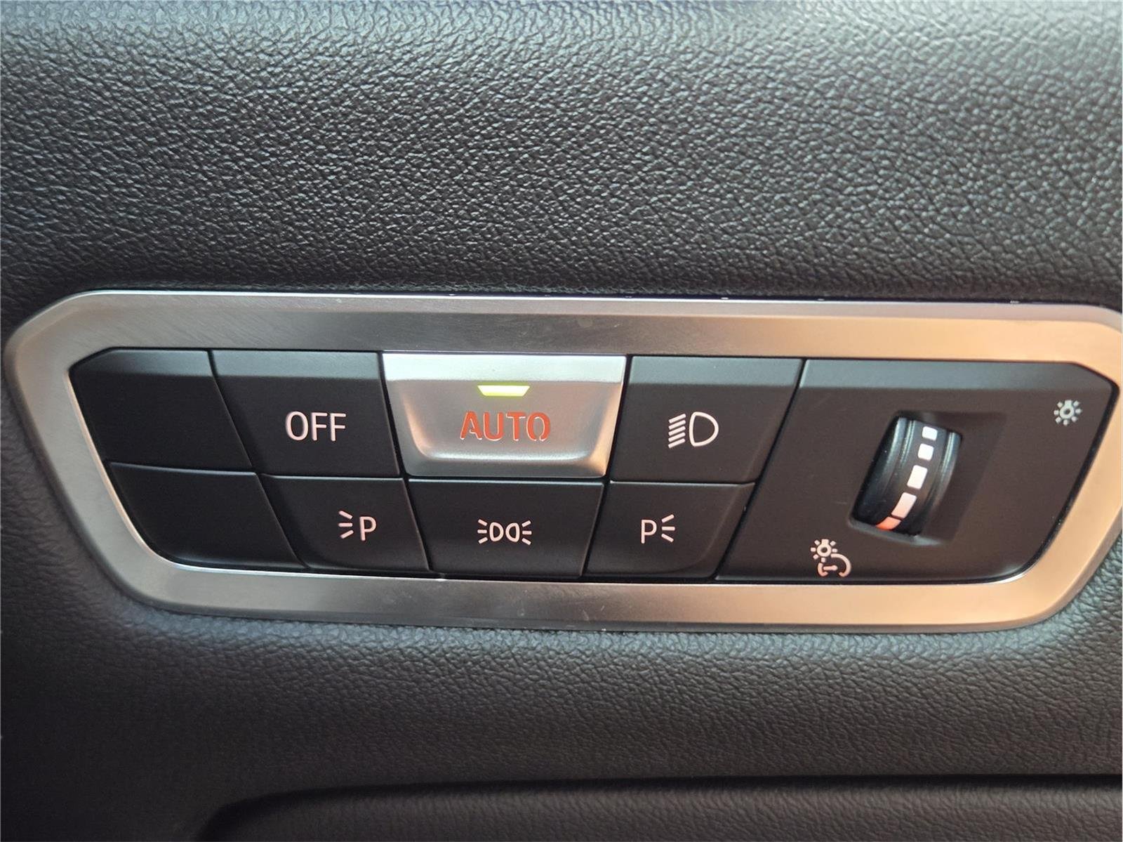 Used 2023 Mineral White Metallic BMW xDrive40i image 32