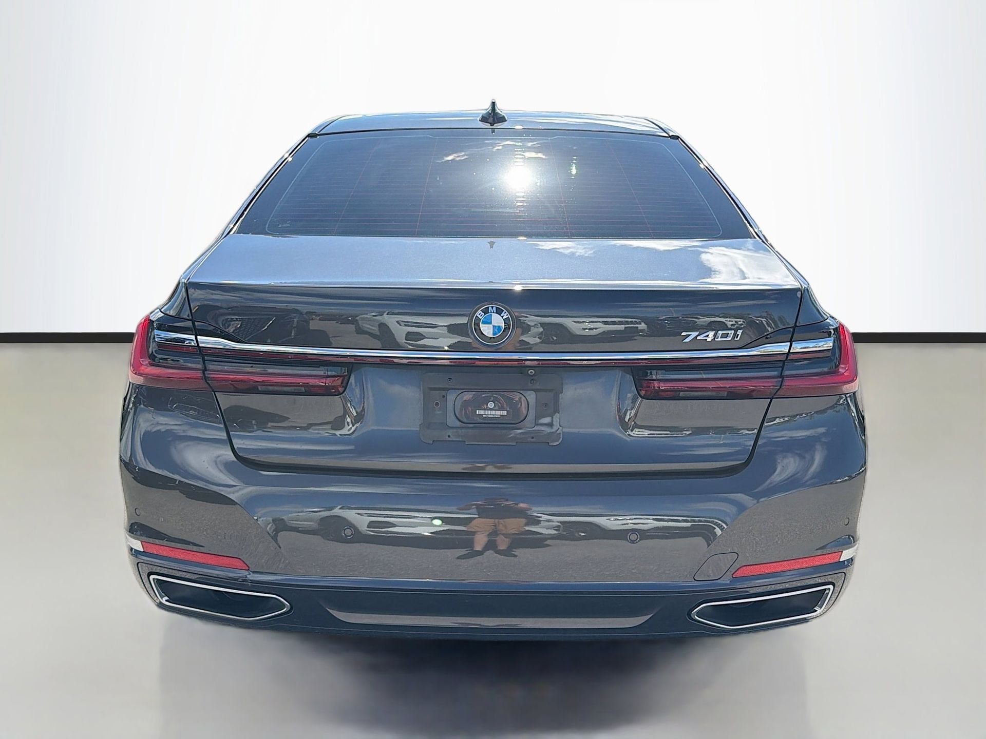 View vehicle photo 5