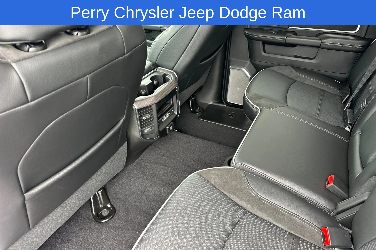 2026 RAM 2500 Laramie - Photo 8