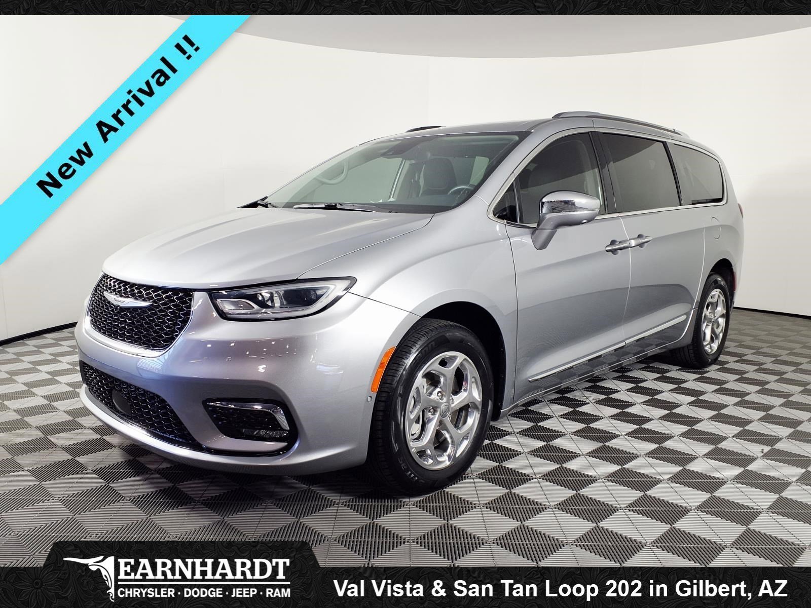 2021 Chrysler Pacifica Limited's photo