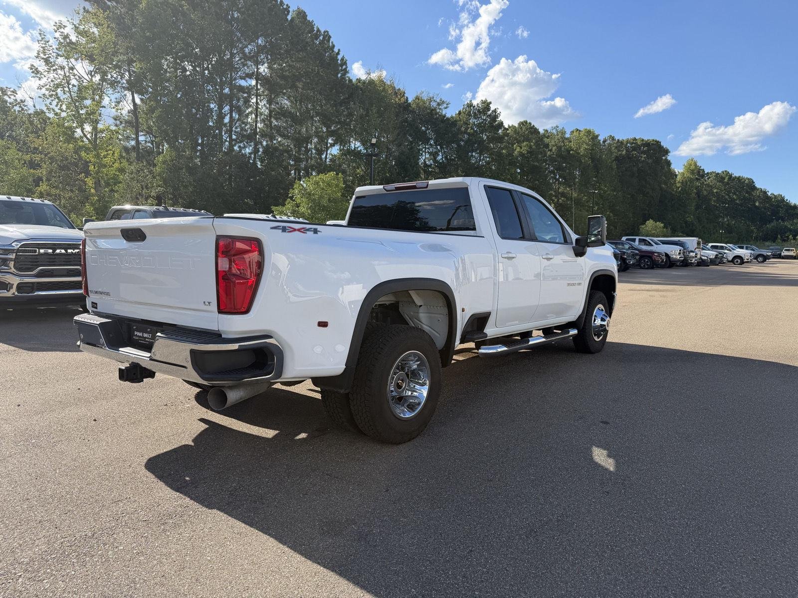 Used 2023 Summit White Chevrolet LT image 6