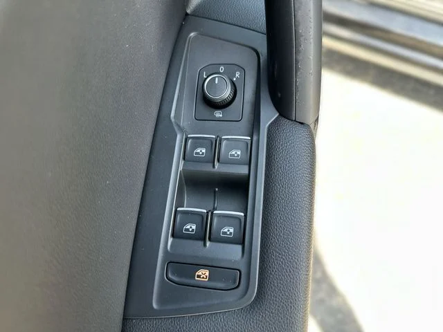 Used 2019 Black Volkswagen 2.0T SE image 15