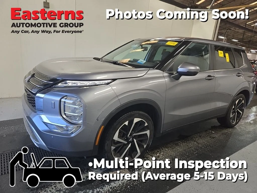 Used 2023 Gray Mitsubishi SE image 1