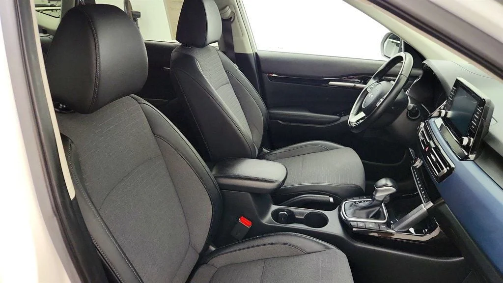 Used 2023 Snow White Pearl Kia S IVT AWD image 22