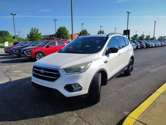 Used 2017 White Ford SE image 3