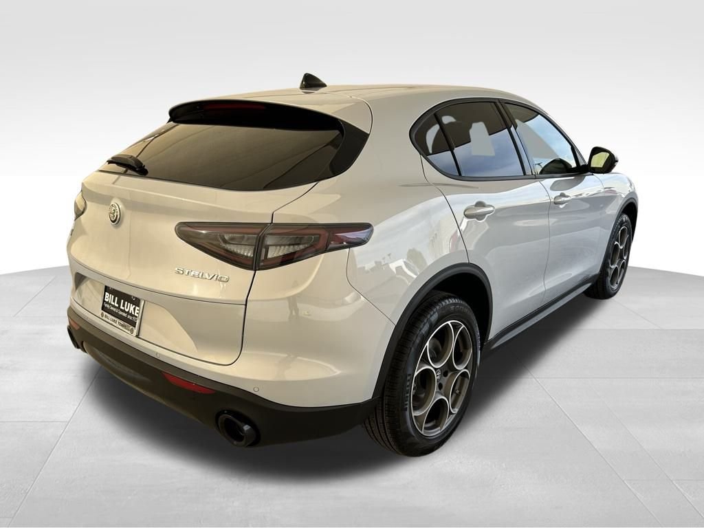 New 2025 Moonlight Gray Metallic Exterior Paint Alfa Romeo Base image 7