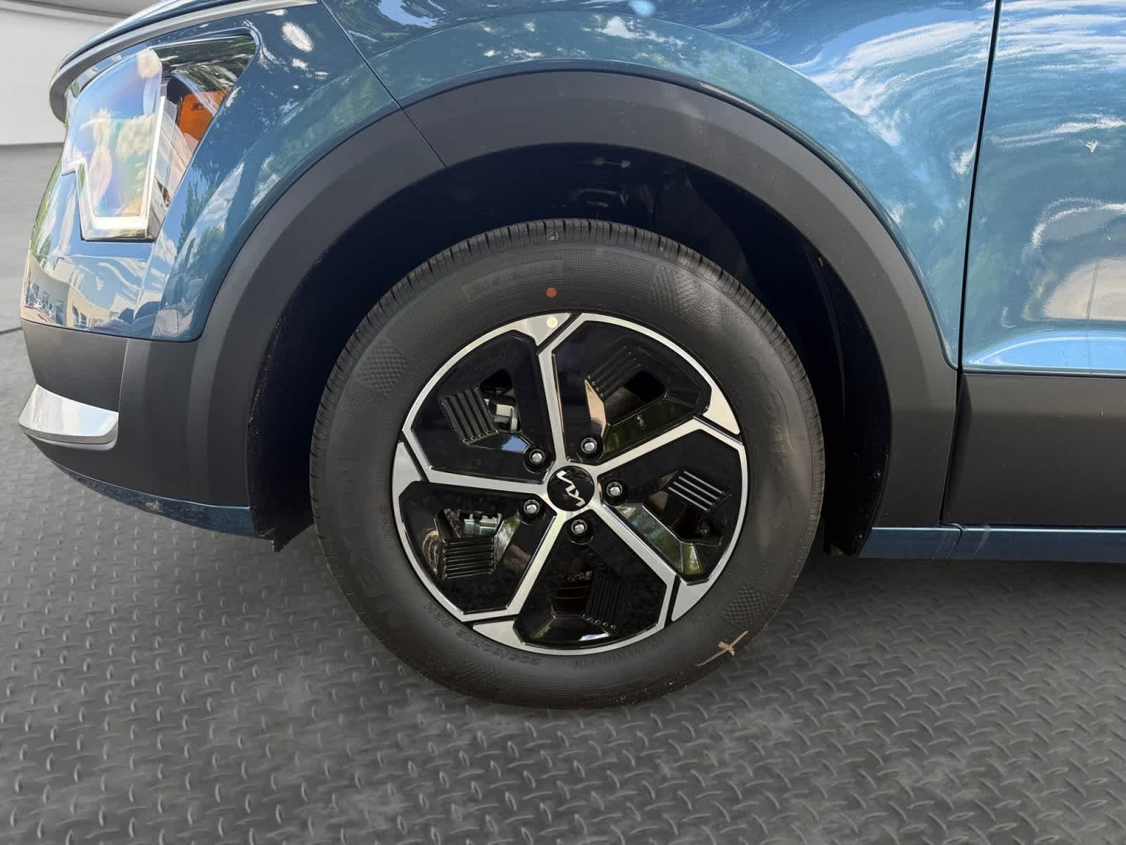 New 2026 Mineral Blue Kia EX image 9