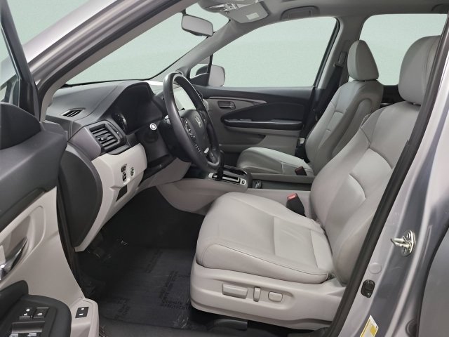Certified Used 2018 Lunar Silver Metallic Honda EX-L image 18