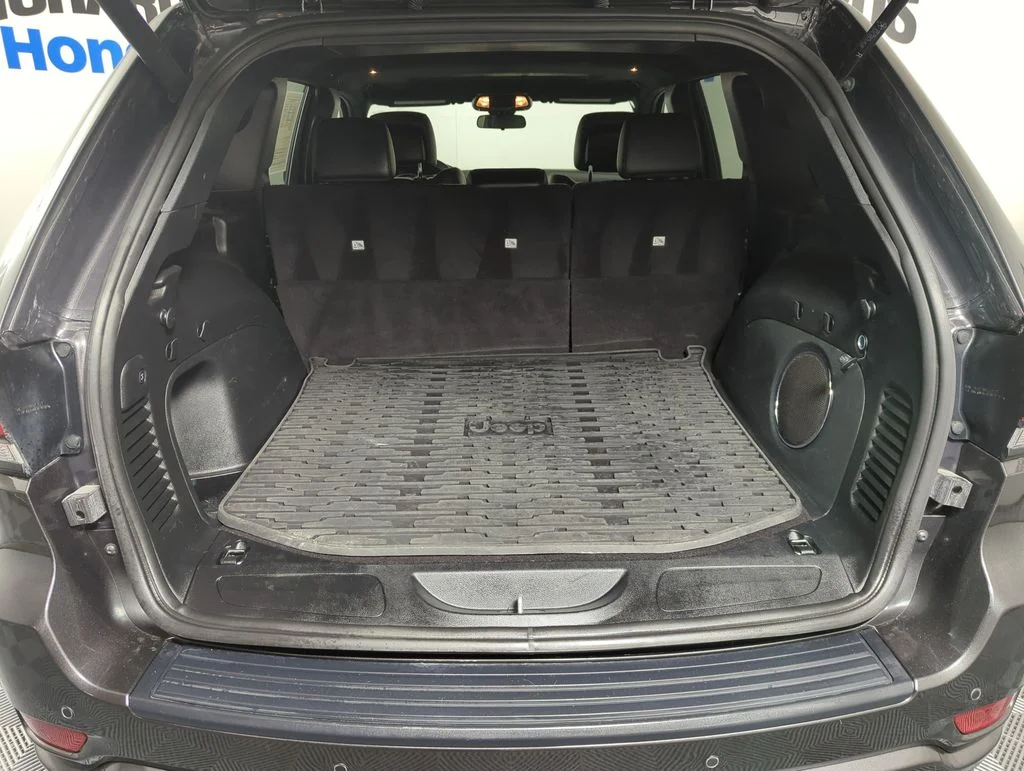 Used 2021 Crystal Metallic Jeep Laredo X image 18