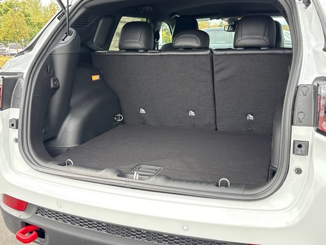 New 2026 Bright White Clear-Coat Exterior Paint Jeep Trailhawk image 20