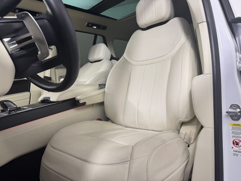 Certified Used 2023 Ostuni White Pearl Land Rover SE image 15