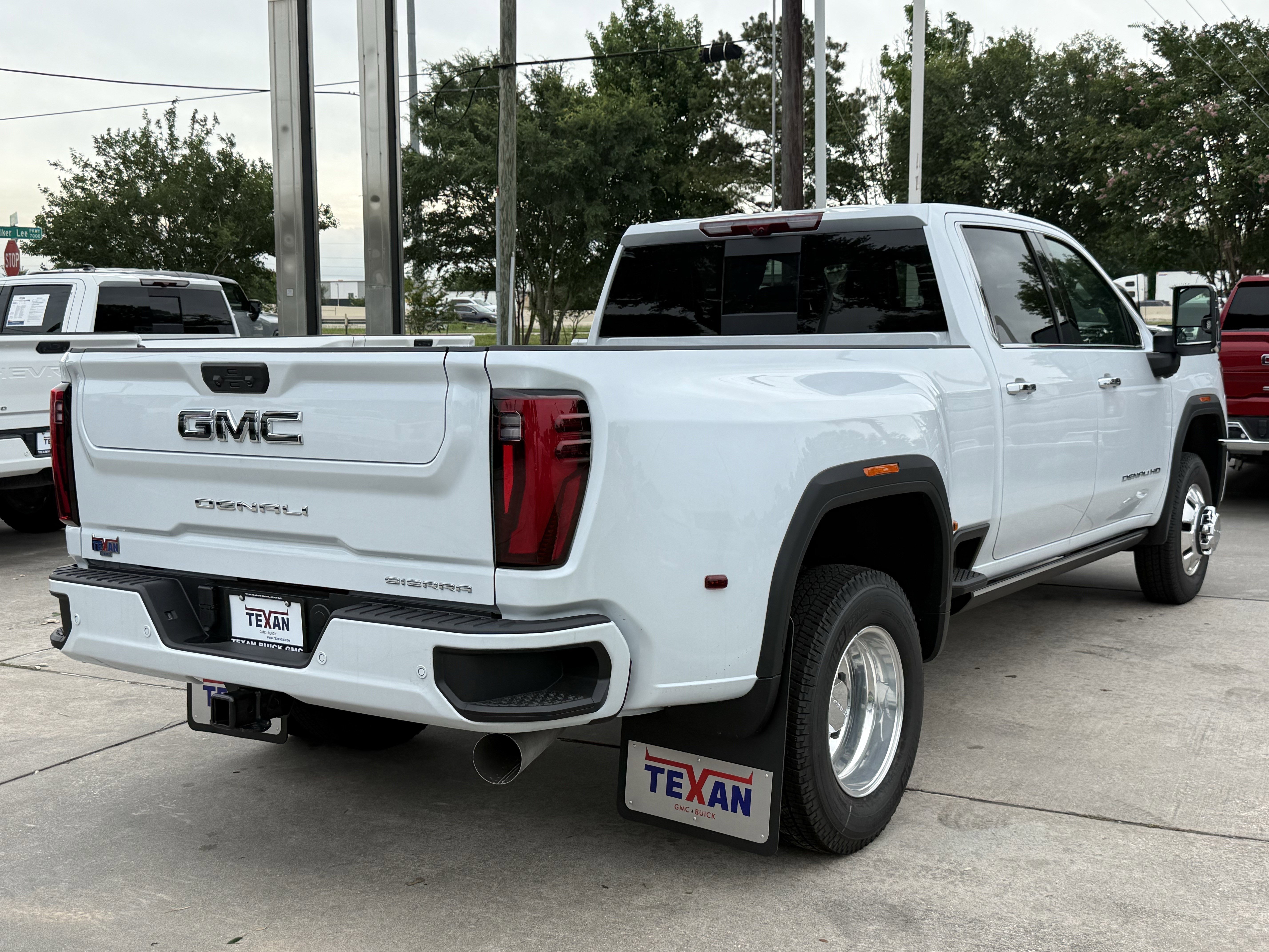 New 2026 Glacier White Tricoat GMC Denali Ultimate DRW image 4