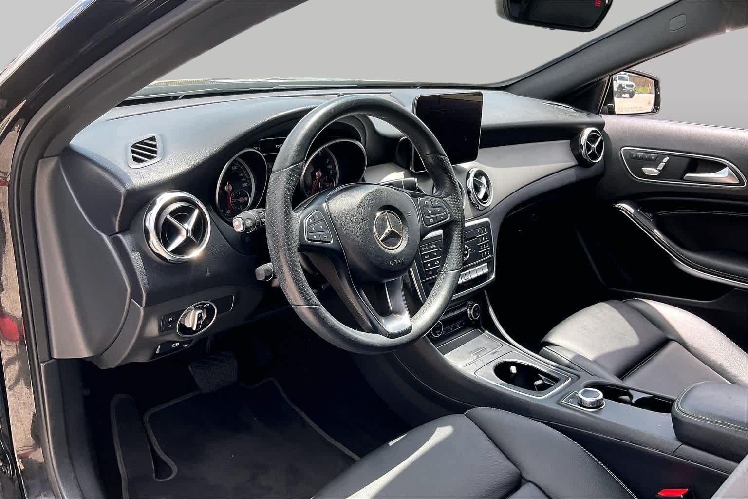 Used 2020 Black Mercedes-Benz GLA 250 image 17