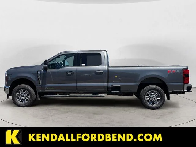Certified Used 2025  Ford Lariat image 2