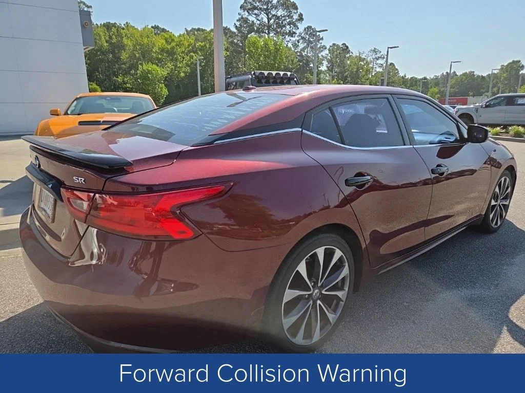 Used 2017 Red Nissan SR image 8