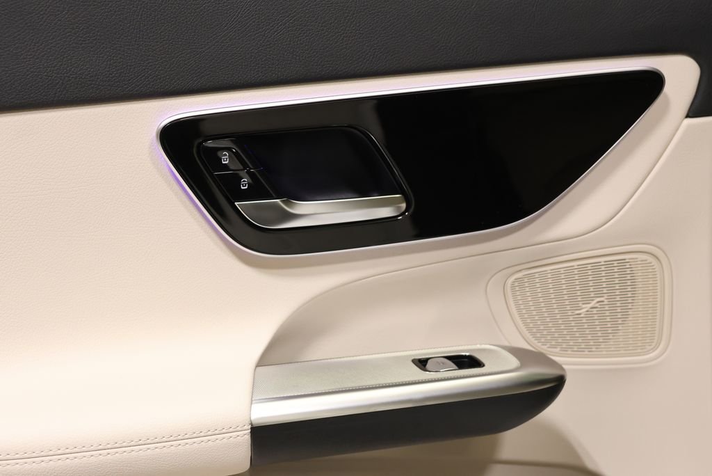 Used 2027 Polar White Mercedes-Benz GLC 300 image 40
