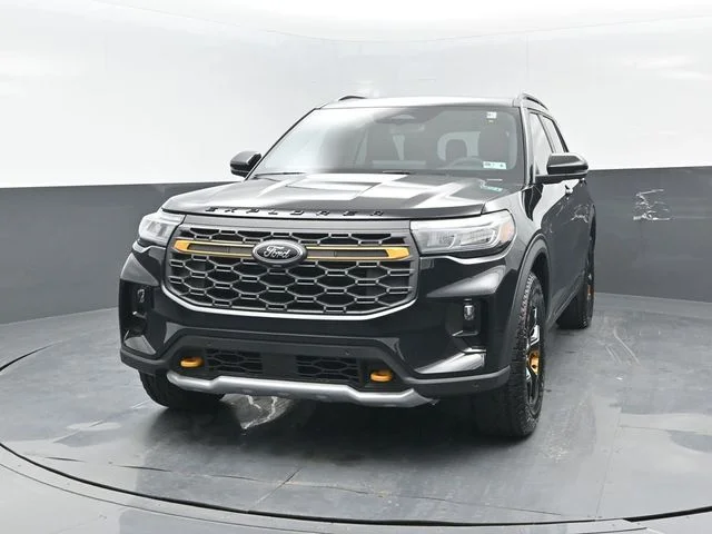 New 2026 Agate Black Metallic Ford Tremor® image 23