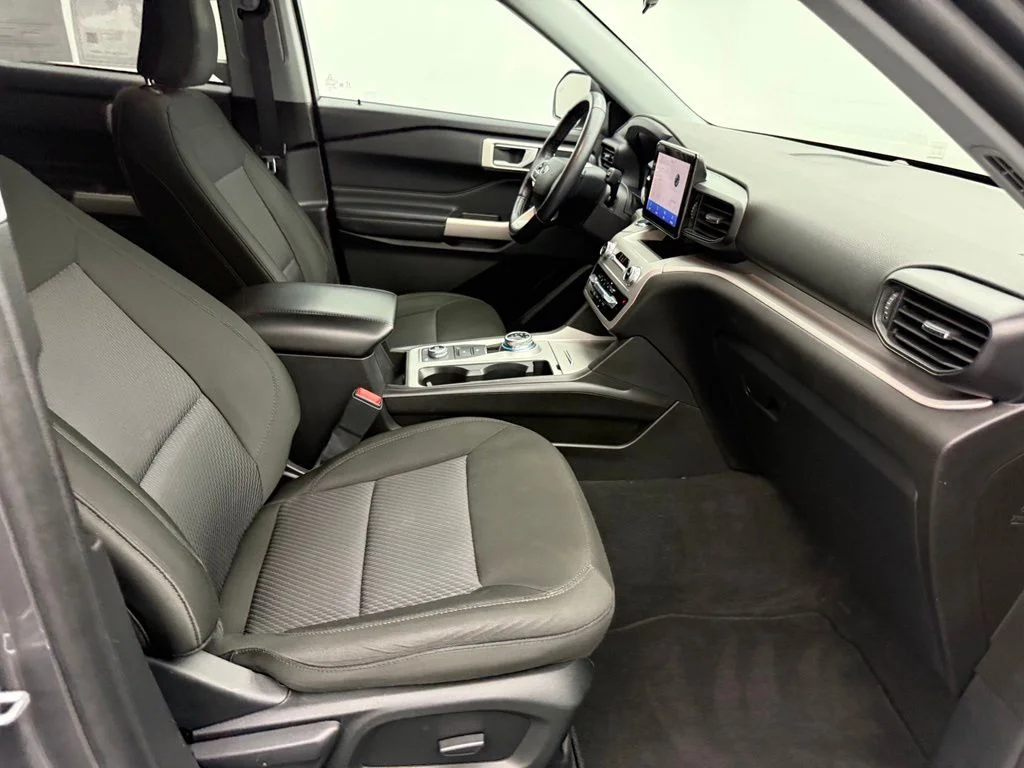 Used 2023 Gray Ford XLT image 33