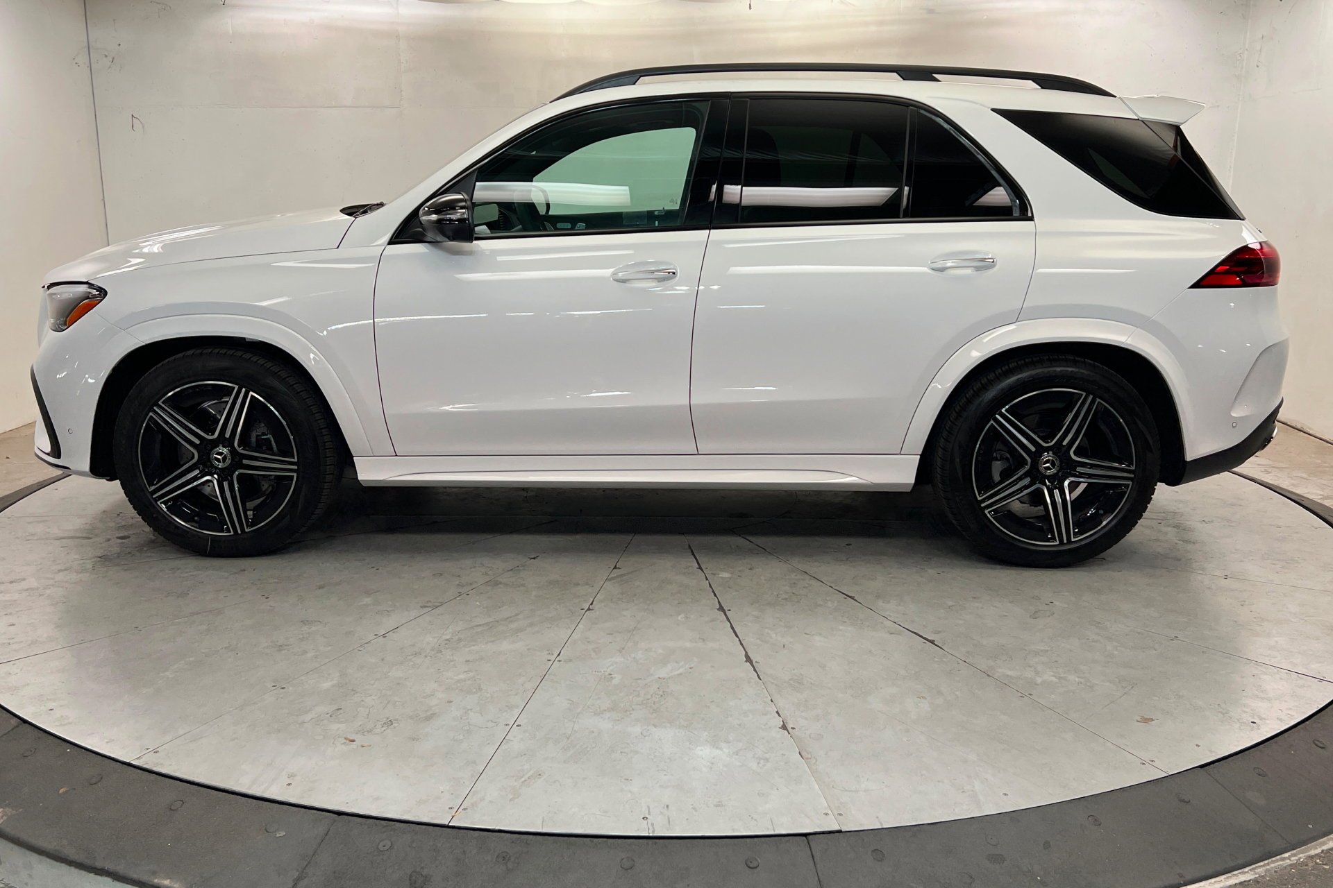New 2026 Polar White Mercedes-Benz GLE 450 image 28