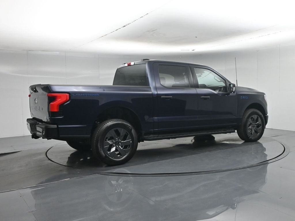 Used 2024 Blue Ford XLT image 30