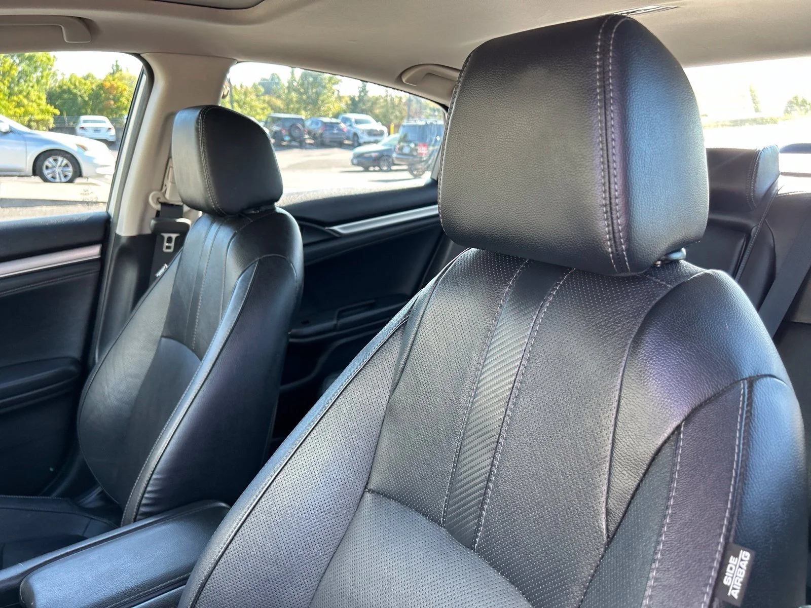 Used 2016 Lunar Silver Metallic Honda Touring image 8