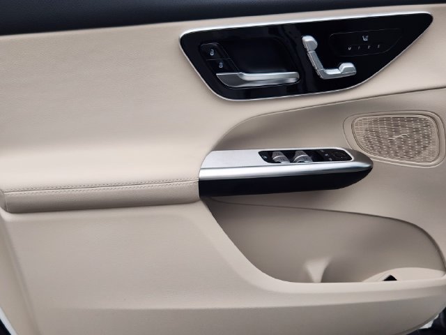 New 2027 Polar White Mercedes-Benz GLC 300 image 10