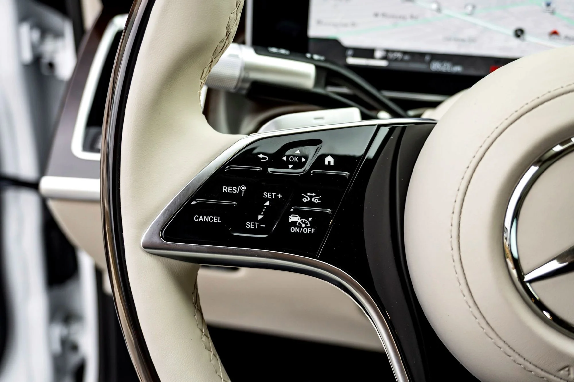 New 2026 White Mercedes-Benz S 580 image 13