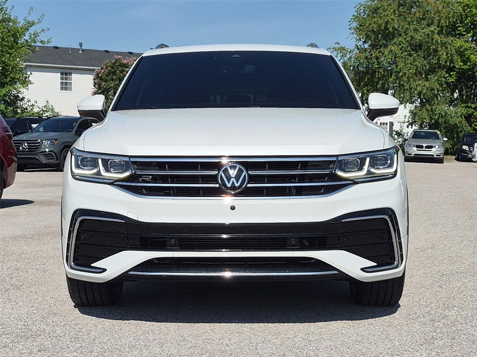 Used 2022 Oryx White Pearl Volkswagen SEL R-Line image 8