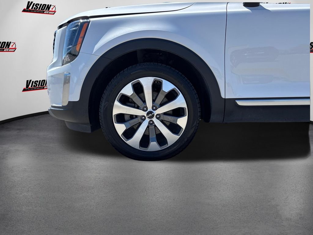 Used 2022 White Kia S image 11