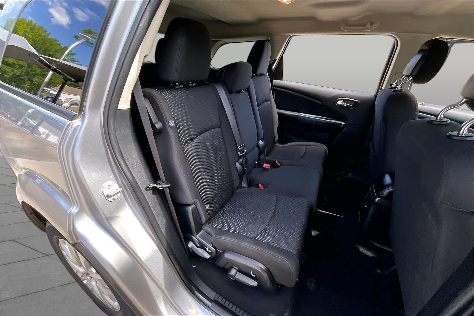Used 2018 Billet Clearcoat Dodge SE image 19