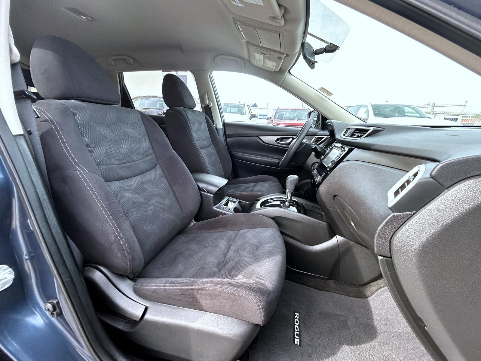 Used 2016 Blue Nissan SV image 16