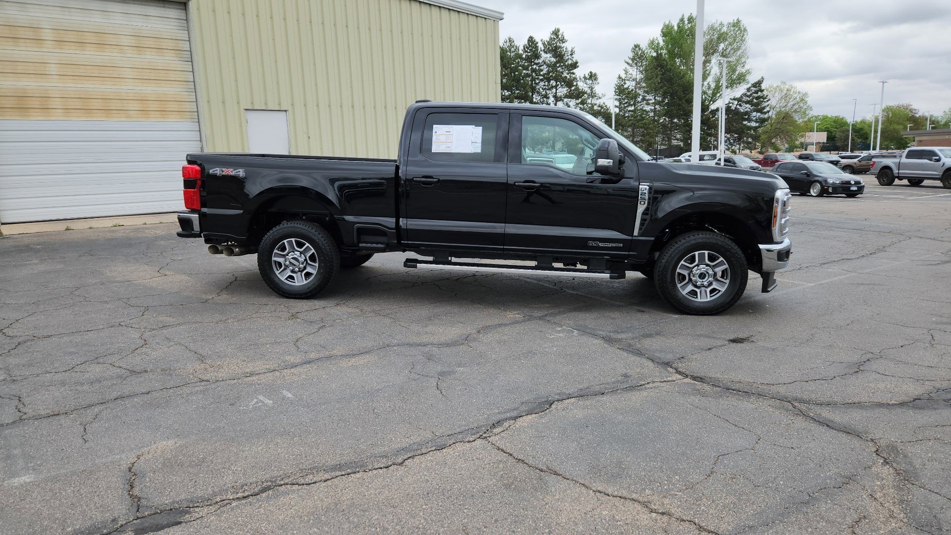 Used 2025 Black Metallic Ford LARIAT image 17