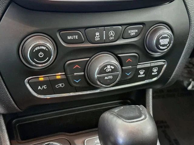 Certified Used 2021 Diamond Black Jeep Trailhawk image 15