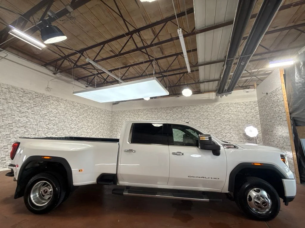 Used 2020 White Frost Tricoat GMC Denali image 8