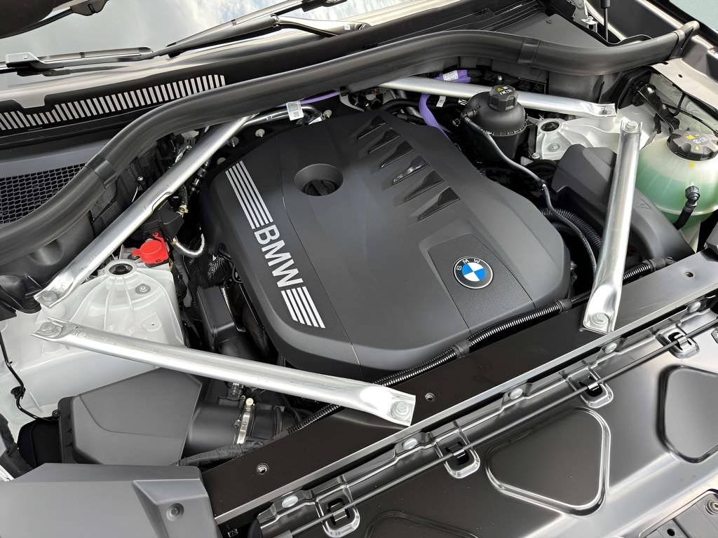 New 2026 Mineral White Metallic BMW sDrive40i image 21